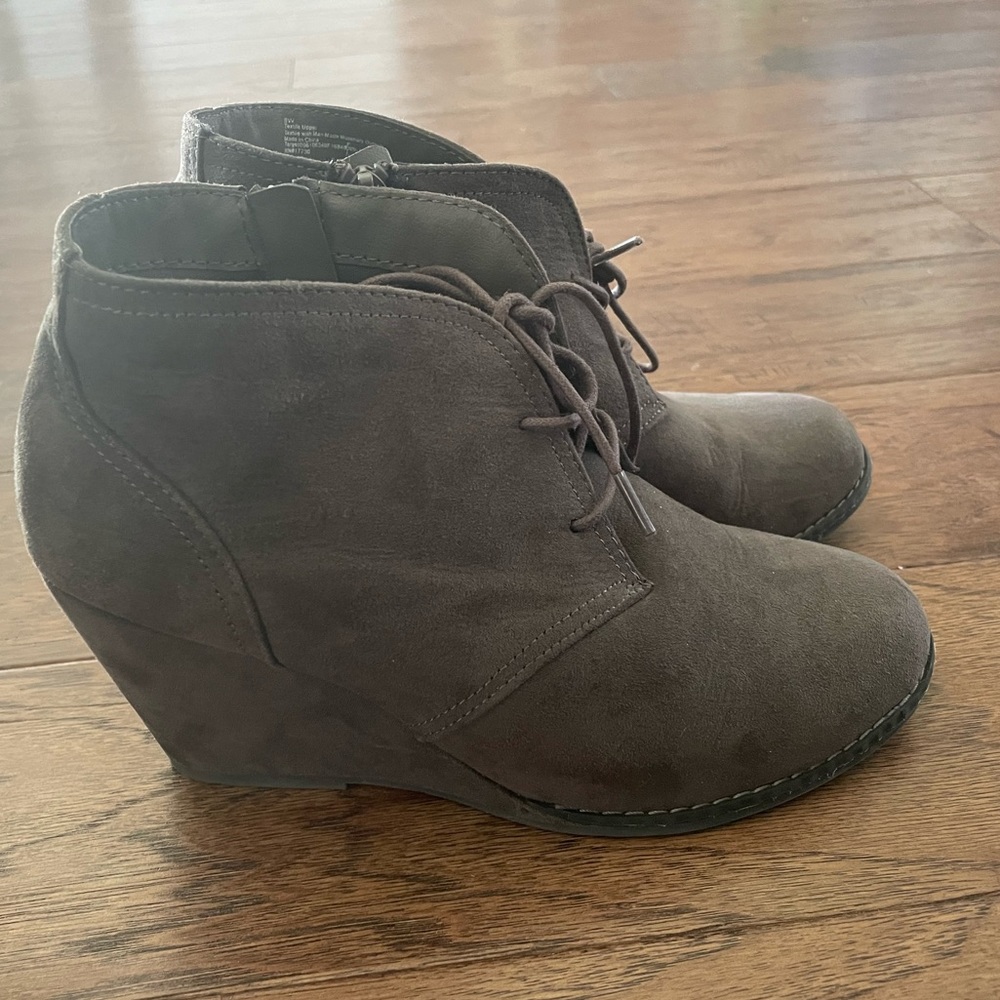 Universal Thread Booties - Size 8